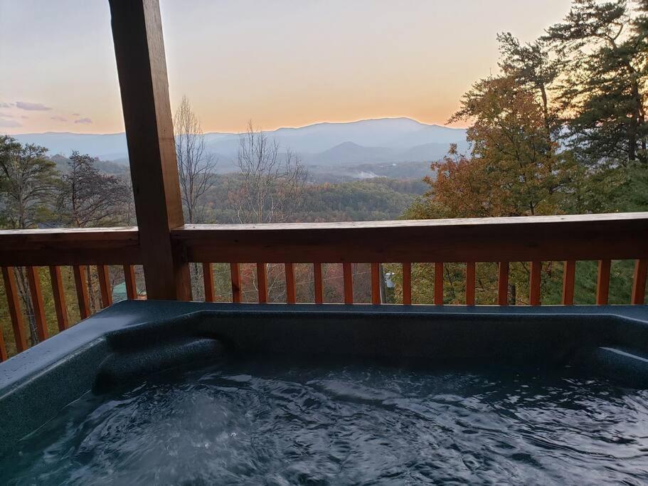 Vila Yogi'S Den: Breathtaking Views! 3 Min To Dollywood, On 1 Acre! Sevierville Exteriér fotografie