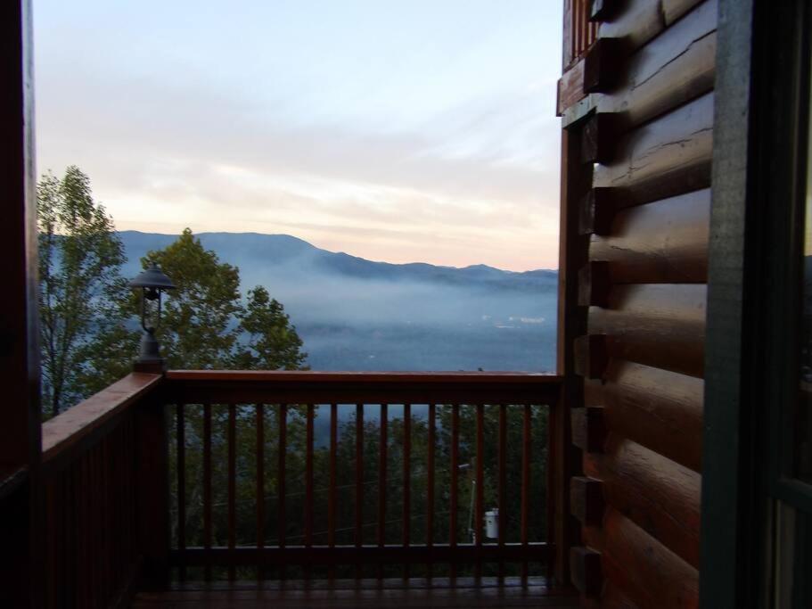 Vila Yogi'S Den: Breathtaking Views! 3 Min To Dollywood, On 1 Acre! Sevierville Exteriér fotografie