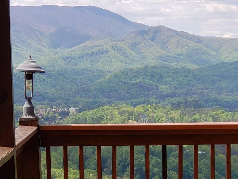 Vila Yogi'S Den: Breathtaking Views! 3 Min To Dollywood, On 1 Acre! Sevierville Exteriér fotografie