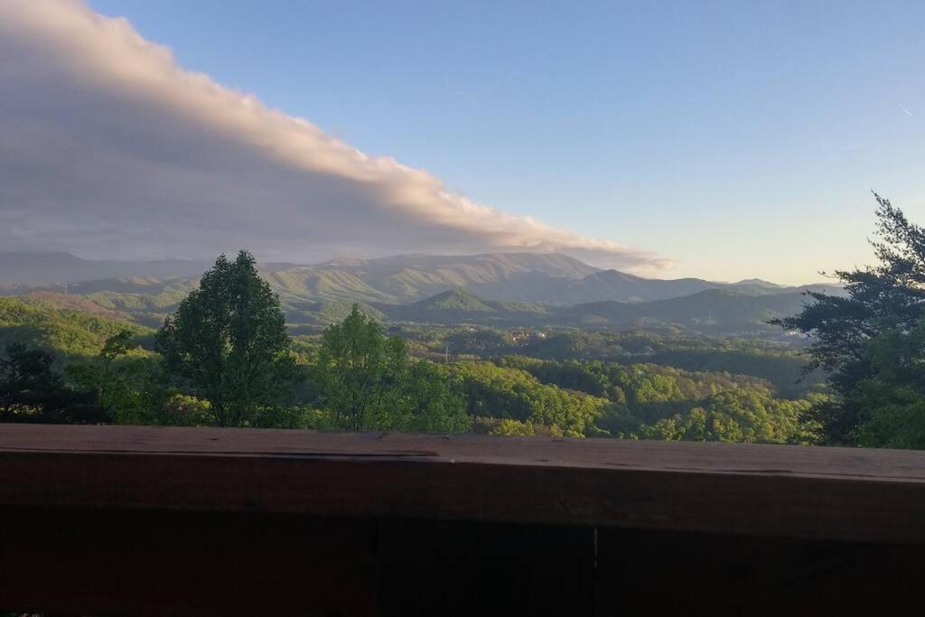 Vila Yogi'S Den: Breathtaking Views! 3 Min To Dollywood, On 1 Acre! Sevierville Exteriér fotografie